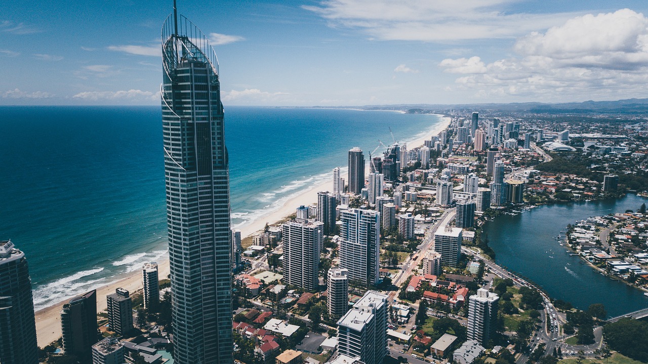 Surfers Paradise Getaway: Private Holiday Rentals with Ocean Views